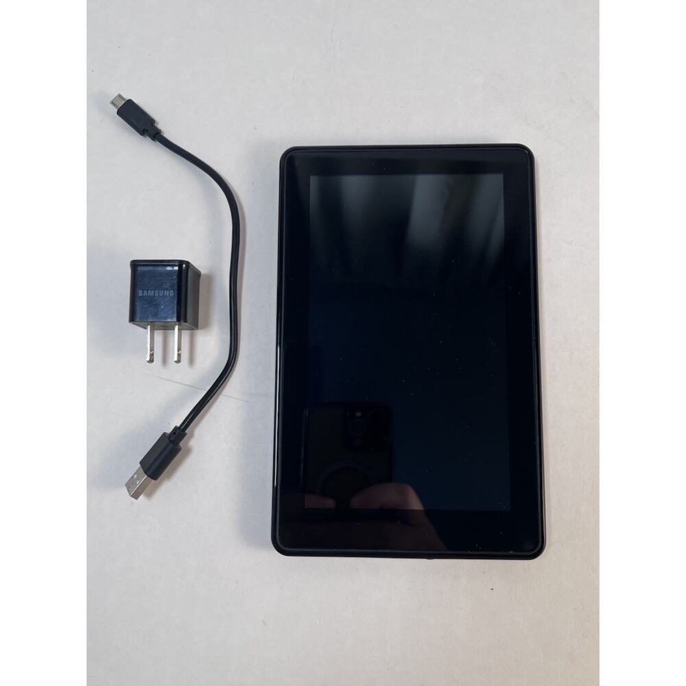 Amazon Kindle Fire D01400 1st Generation WORKS GREAT!